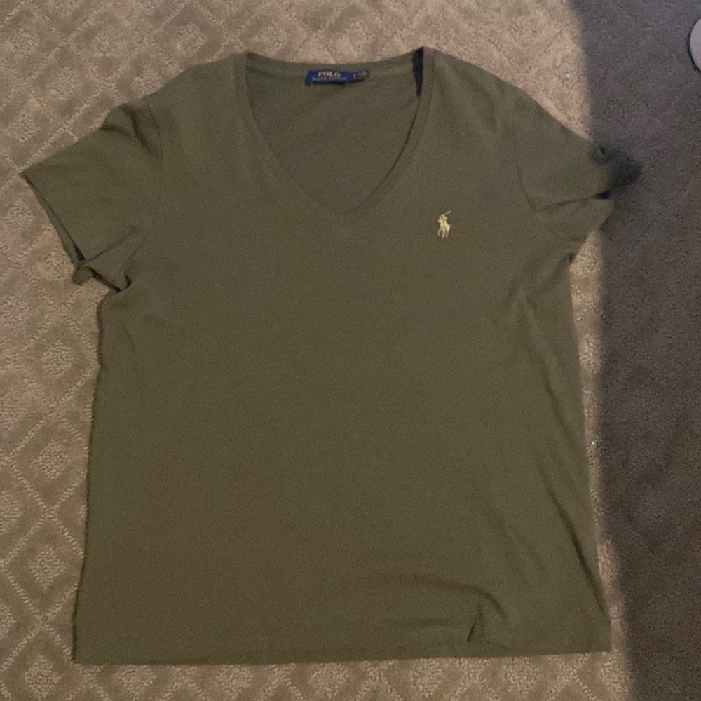 Hello there! I am selling this medium sized polo shirt.